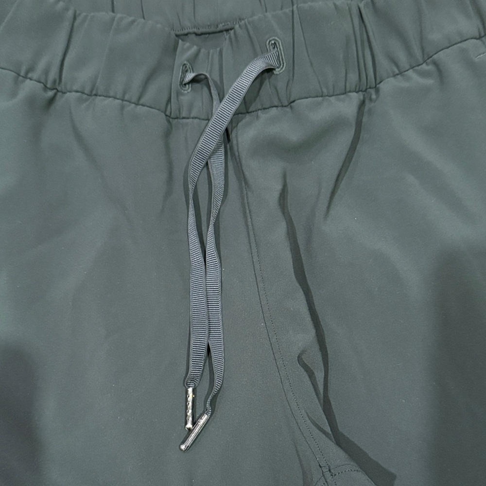 Lululemon On The Fly 8 Dark Olive Green - Picture 3 of 5